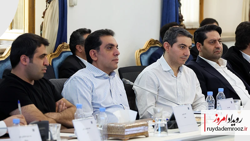 بیرون از نشست؛ امید، احتیاط و سایه رسانه‌ها